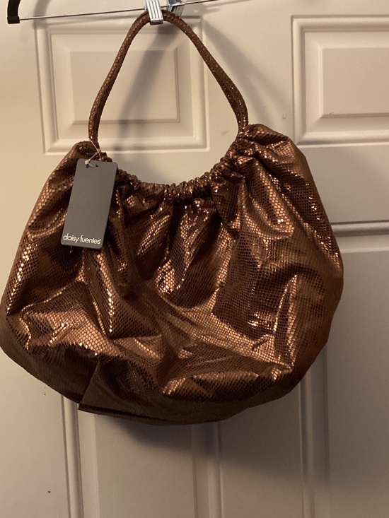 Daisy Fuentes Handbags - 🌸NEW Daisy Fuentes Rouched Oversized purse bag🌸 BRONZE Metallic look
